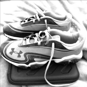 Under Armour shoes size 10 excellent condition